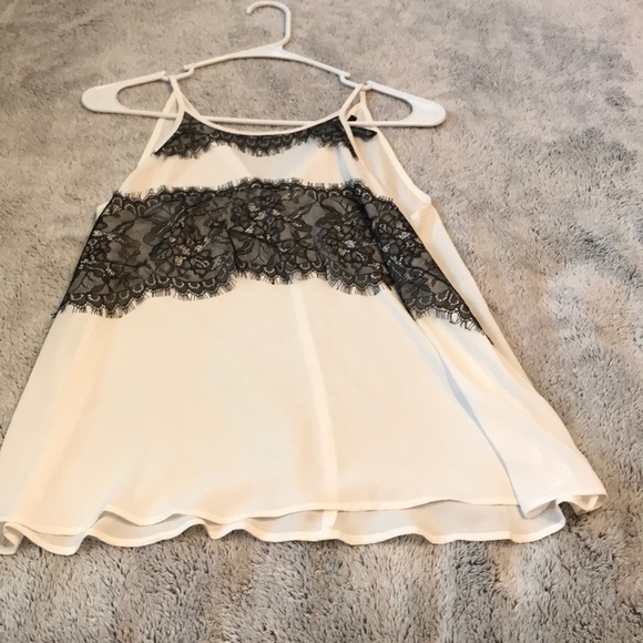 Eyelash lace keyhole chiffon tank - Picture 2 of 6